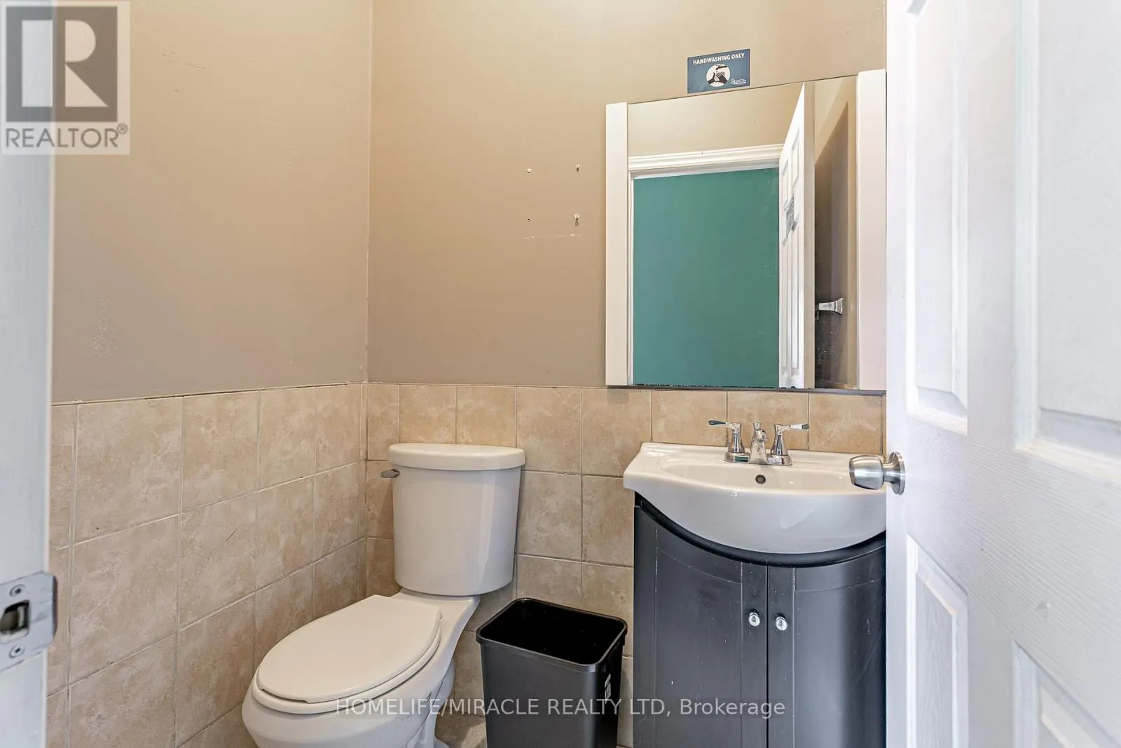 257 DUNDAS STREET N