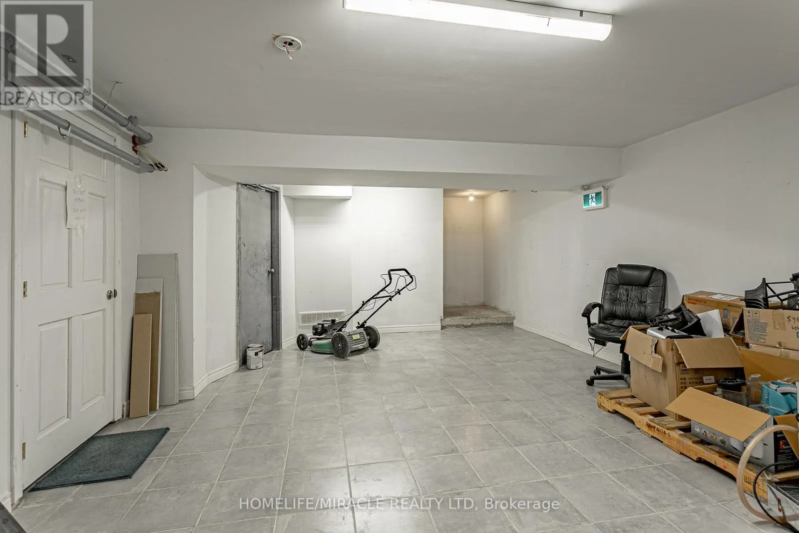 257 DUNDAS STREET N