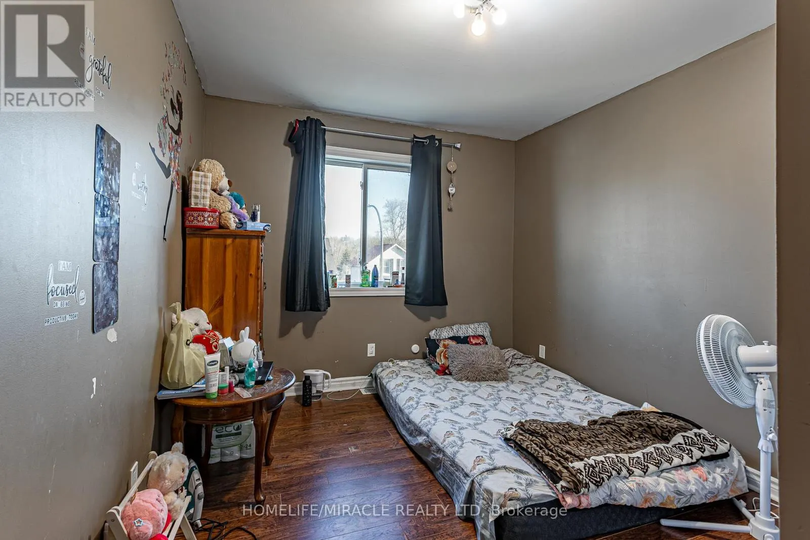 257 DUNDAS STREET N