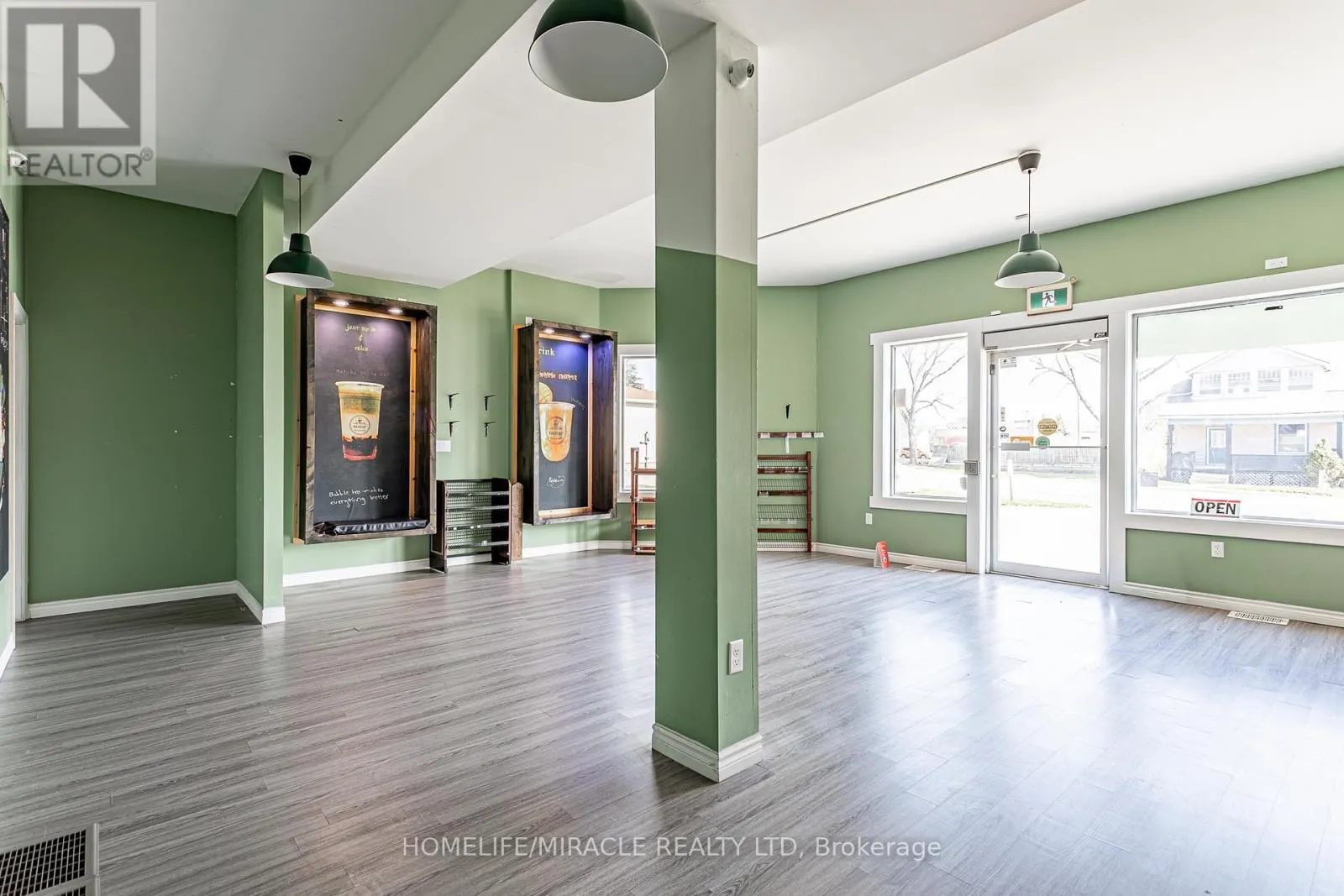 257 DUNDAS STREET N