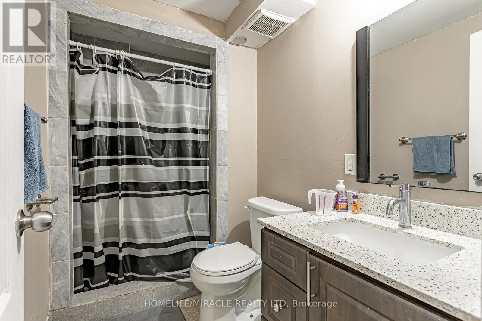257 DUNDAS STREET N