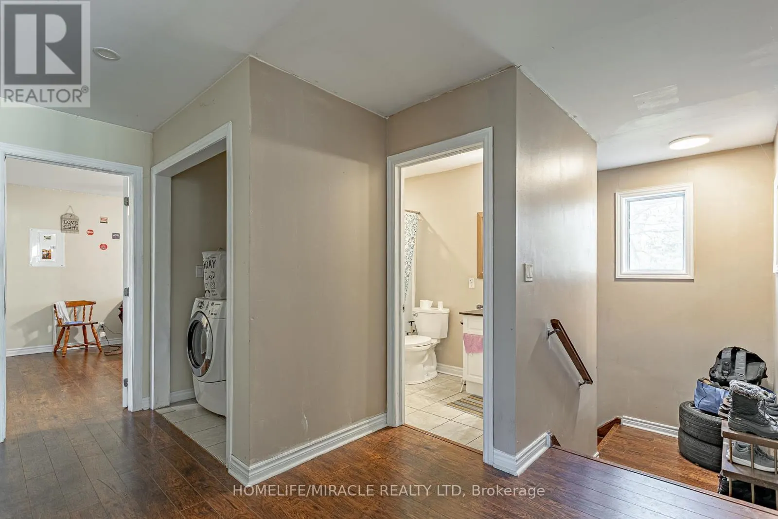 257 DUNDAS STREET N