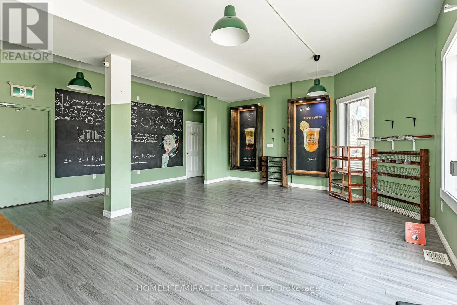 257 DUNDAS STREET N