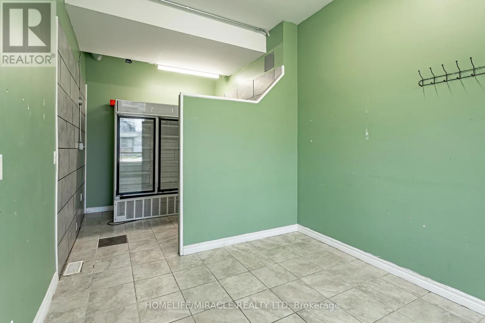 257 DUNDAS STREET N