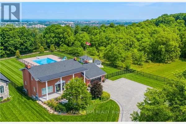 10 AZALEA COURT