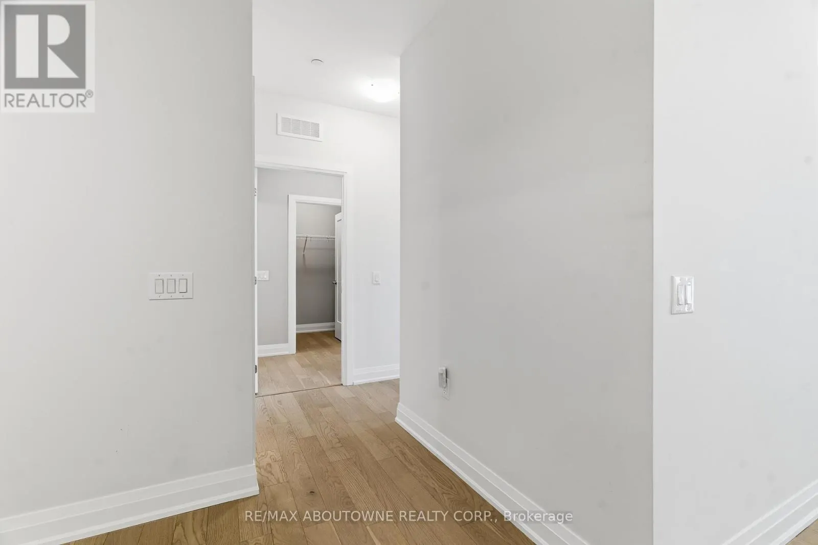 506 - 71 WYNDHAM STREET S