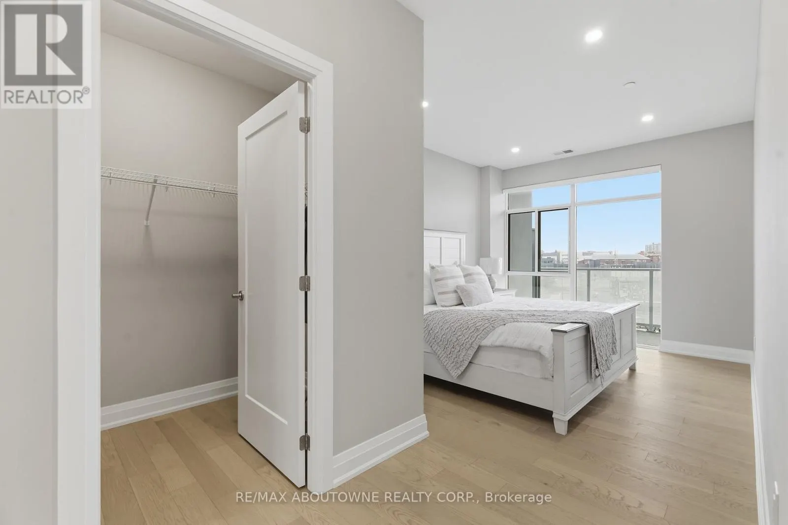 506 - 71 WYNDHAM STREET S