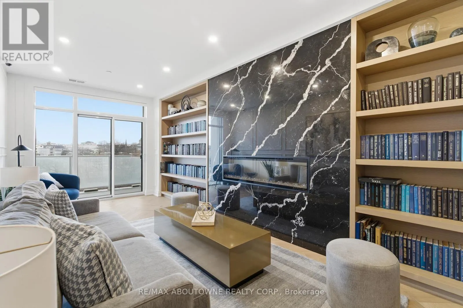 506 - 71 WYNDHAM STREET S