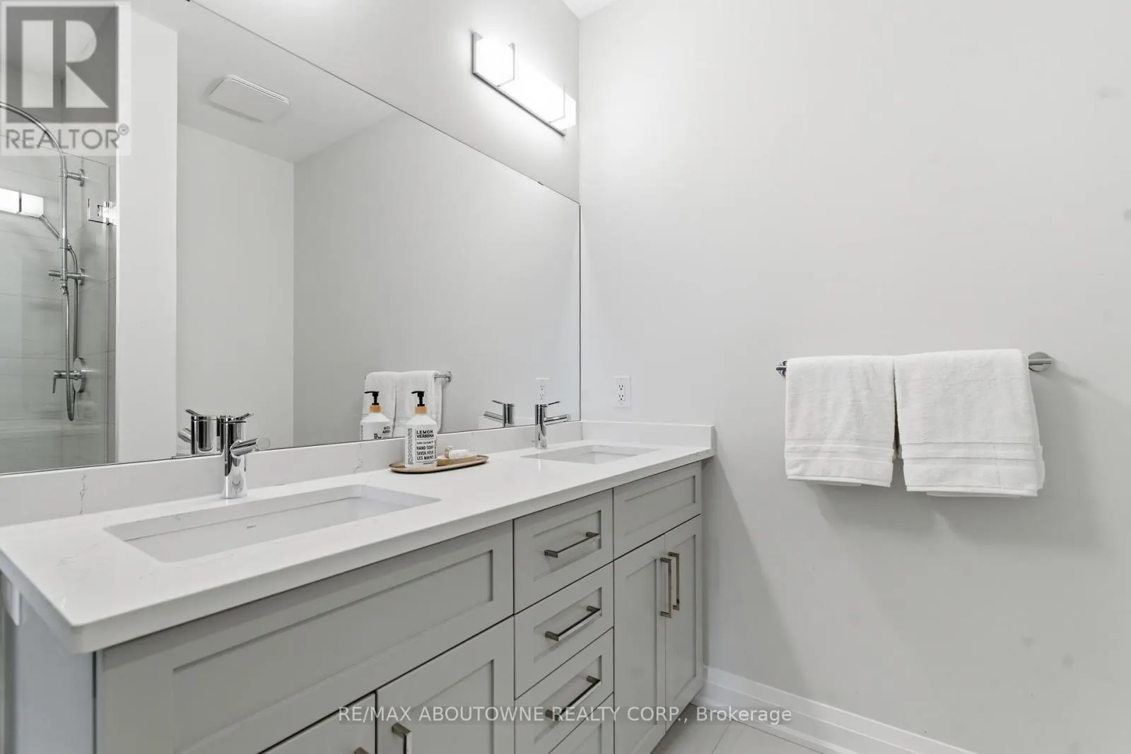 506 - 71 WYNDHAM STREET S