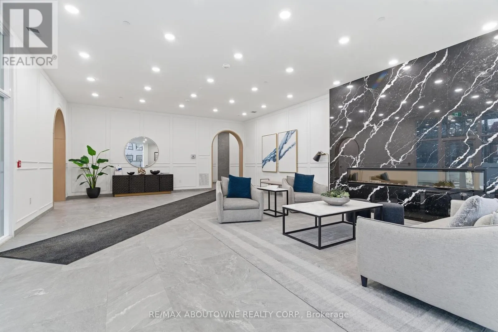 506 - 71 WYNDHAM STREET S