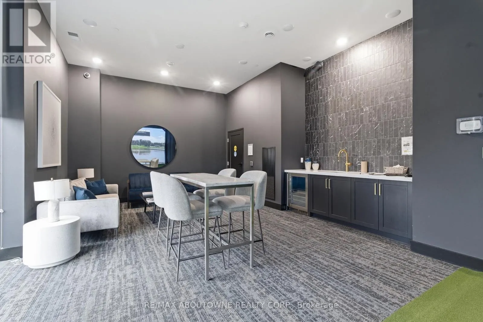 506 - 71 WYNDHAM STREET S