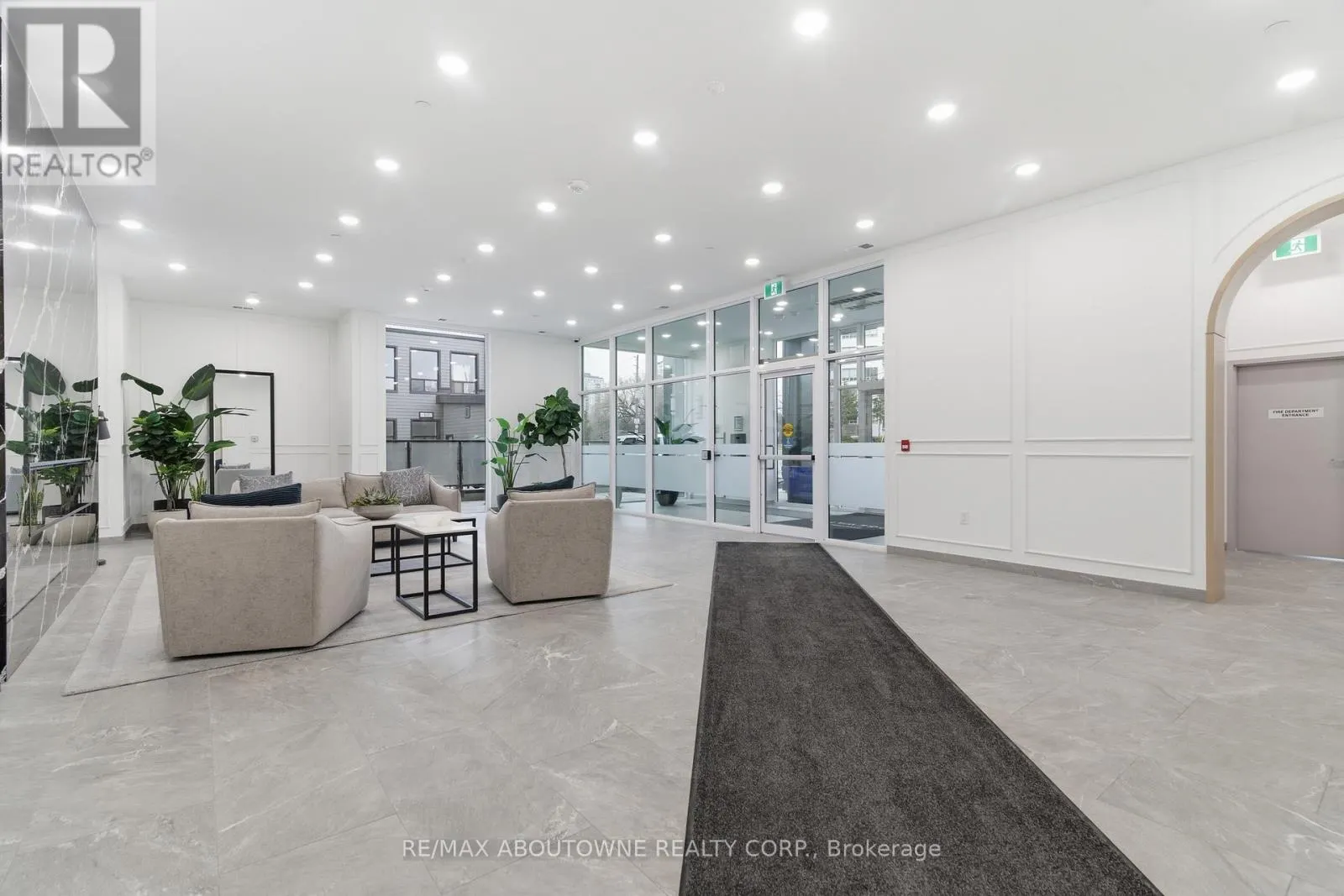506 - 71 WYNDHAM STREET S