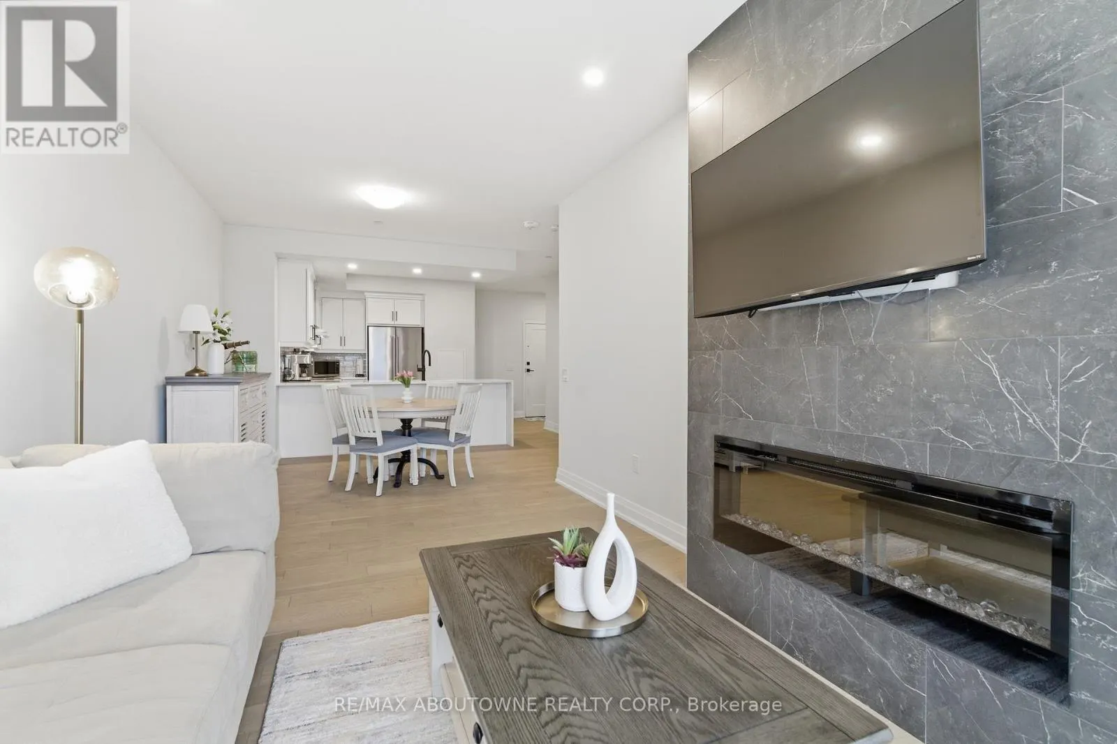 506 - 71 WYNDHAM STREET S