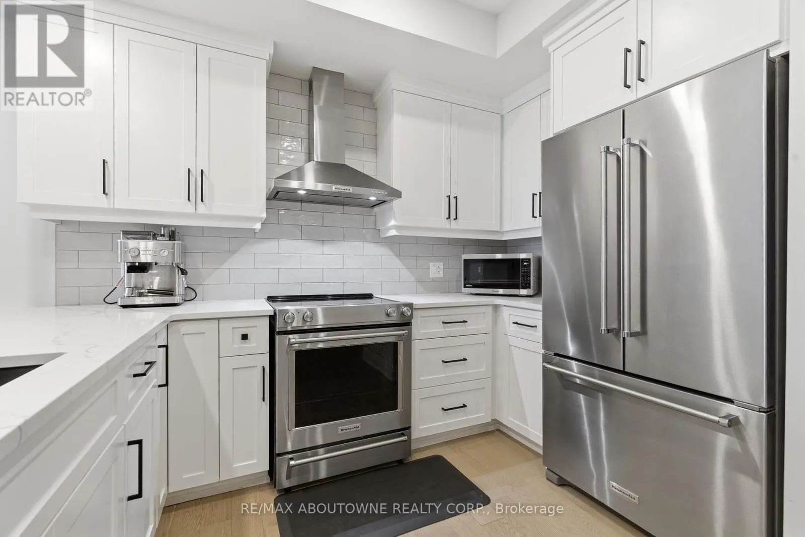 506 - 71 WYNDHAM STREET S