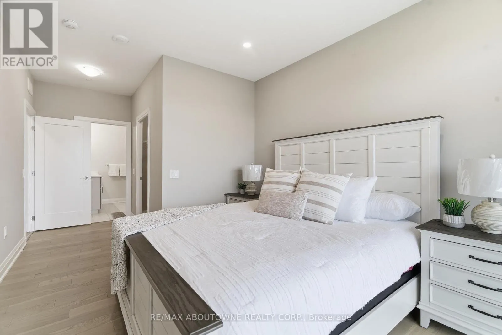 506 - 71 WYNDHAM STREET S