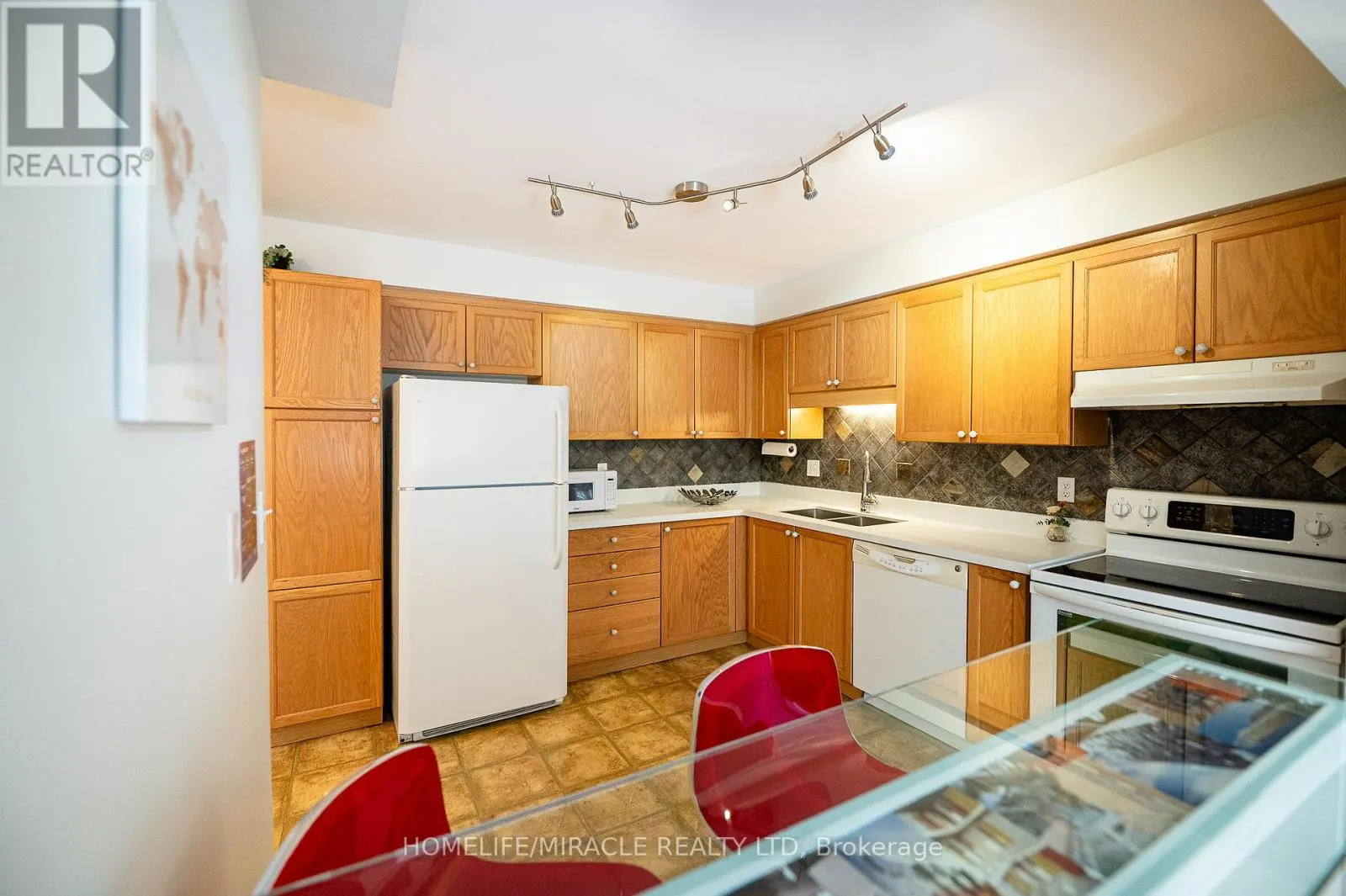 55 - 151 CLAIRFIELDS DRIVE E