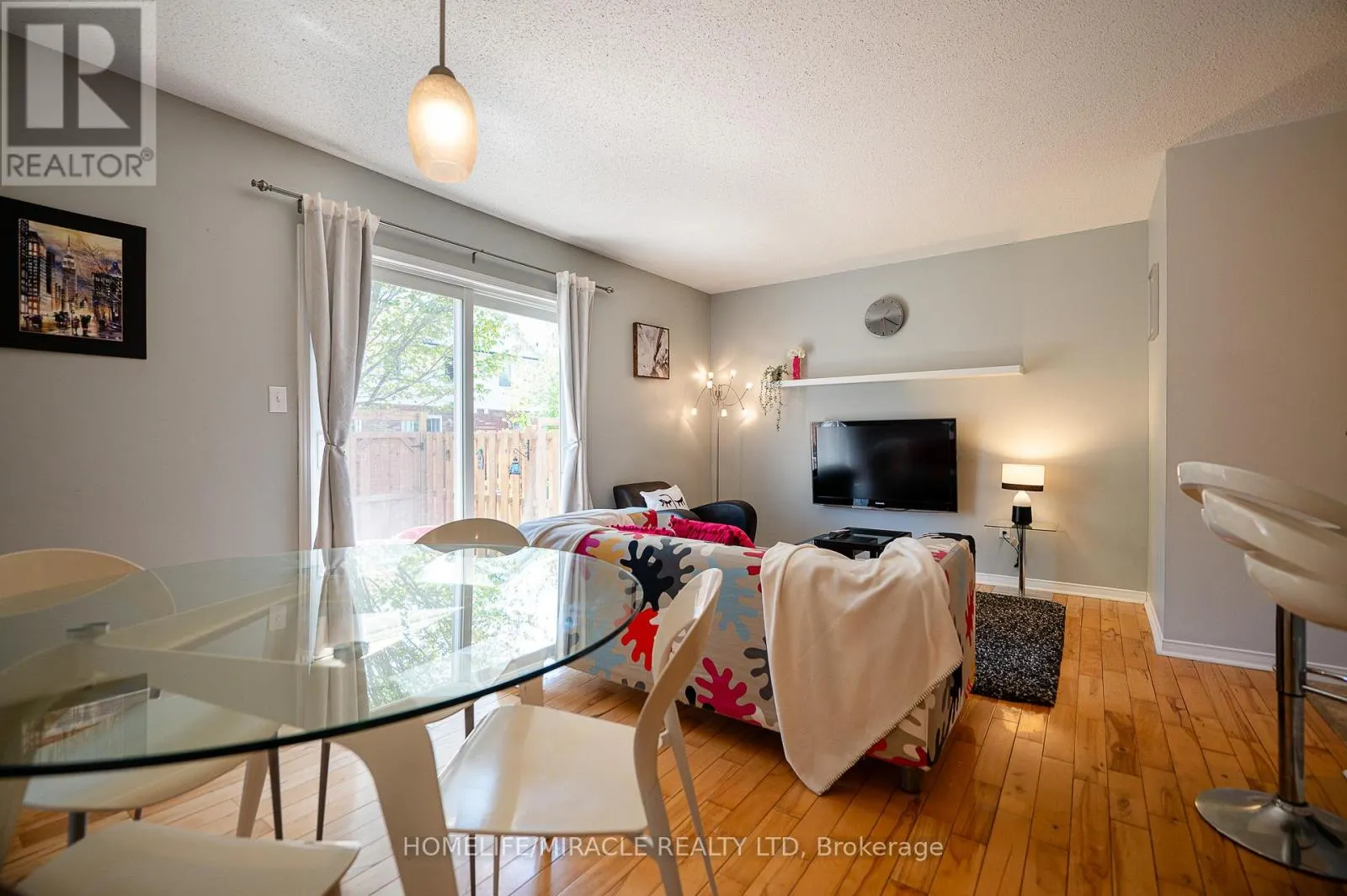 55 - 151 CLAIRFIELDS DRIVE E