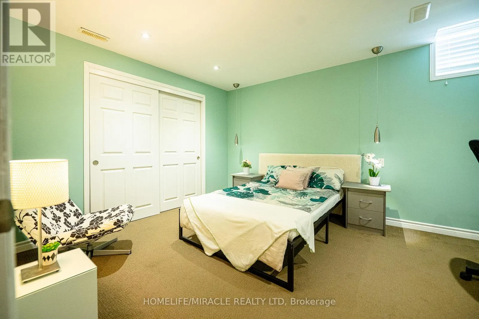 55 - 151 CLAIRFIELDS DRIVE E