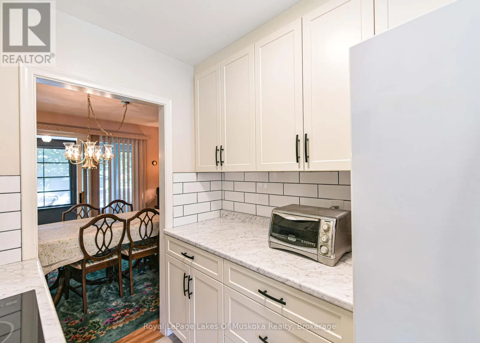 180 LOFTY PINES CRESCENT