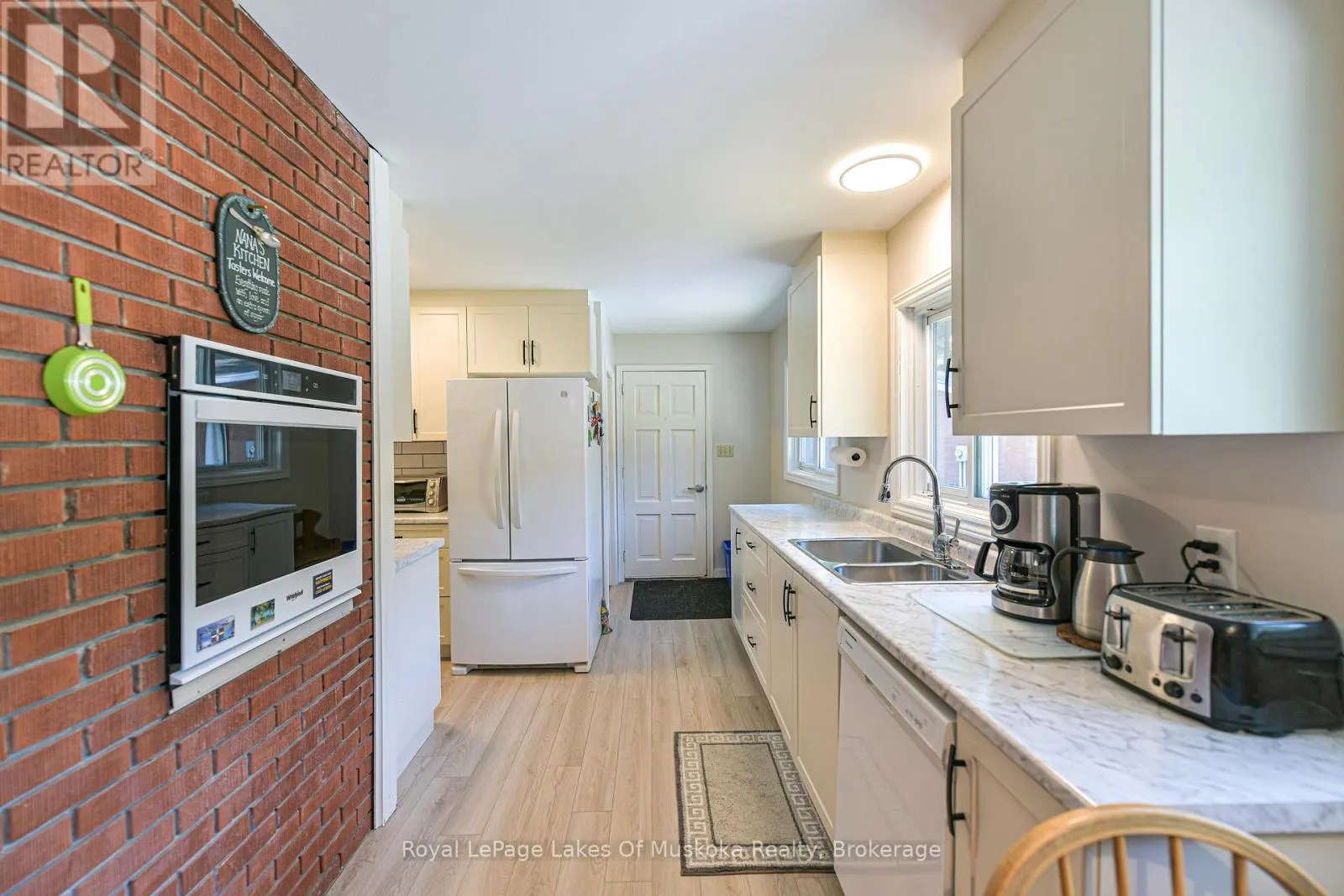 180 LOFTY PINES CRESCENT