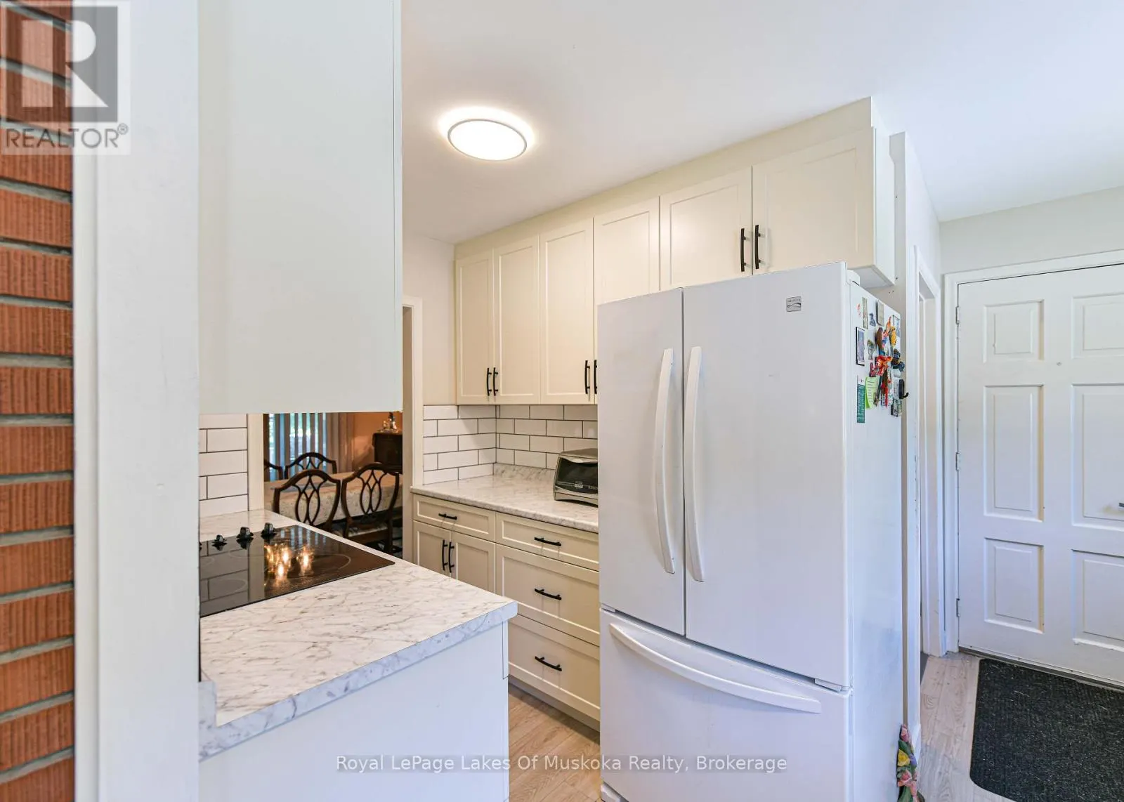 180 LOFTY PINES CRESCENT