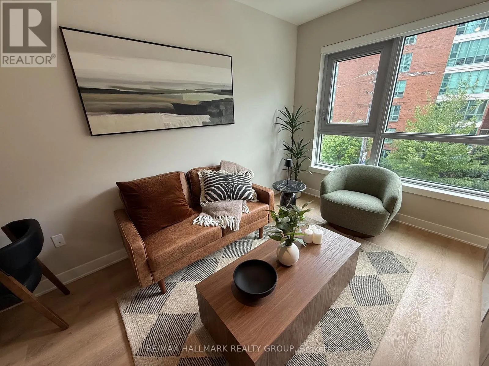 306 - 275 CARLING AVENUE