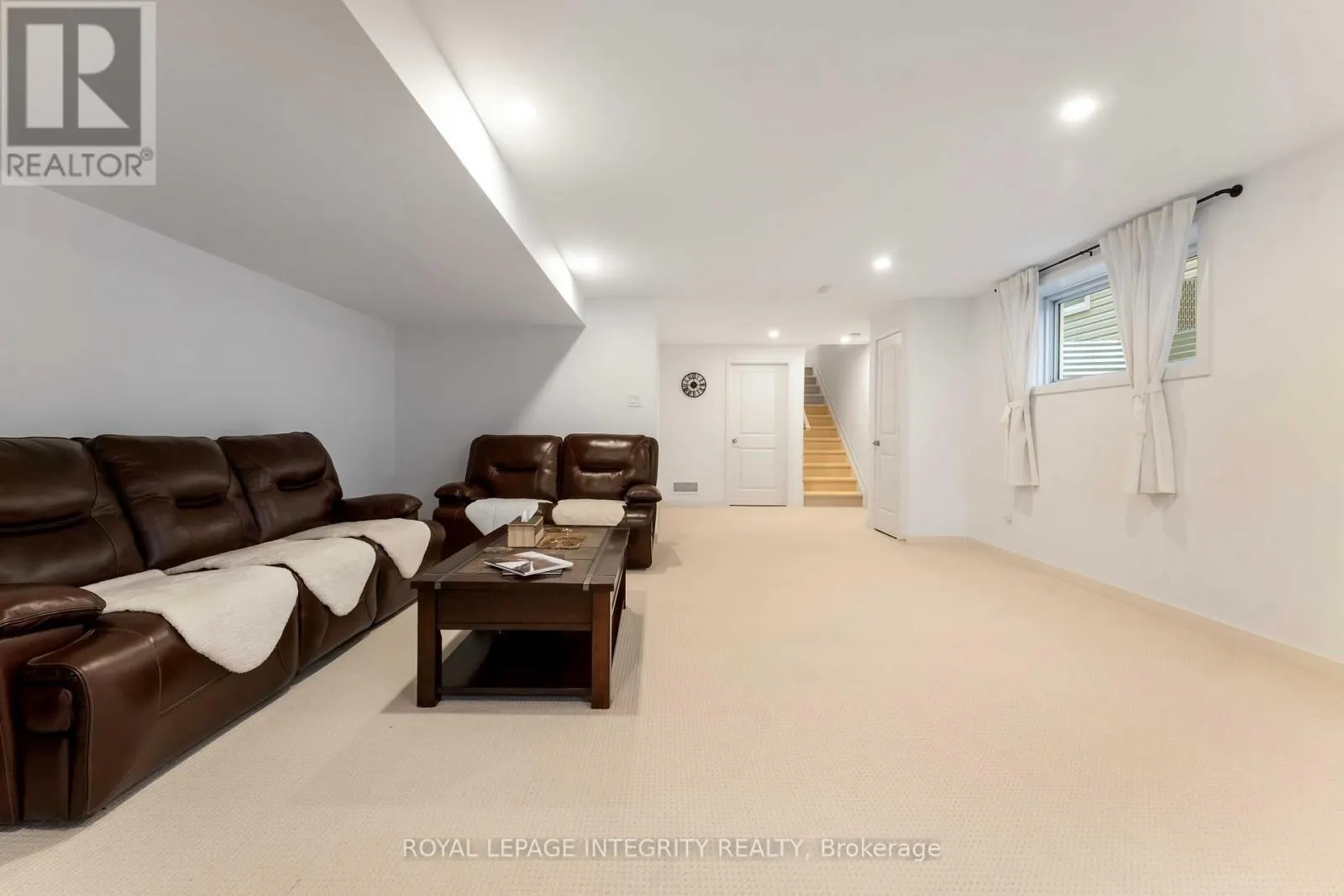 221 FINSBURY AVENUE