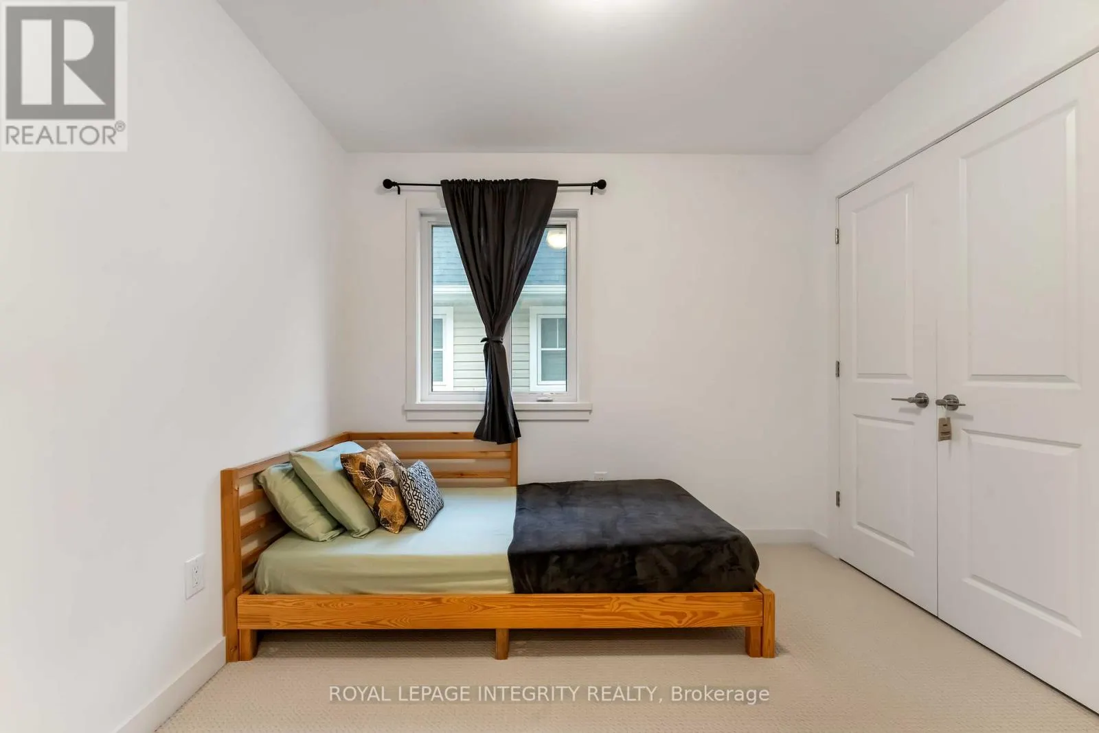 221 FINSBURY AVENUE