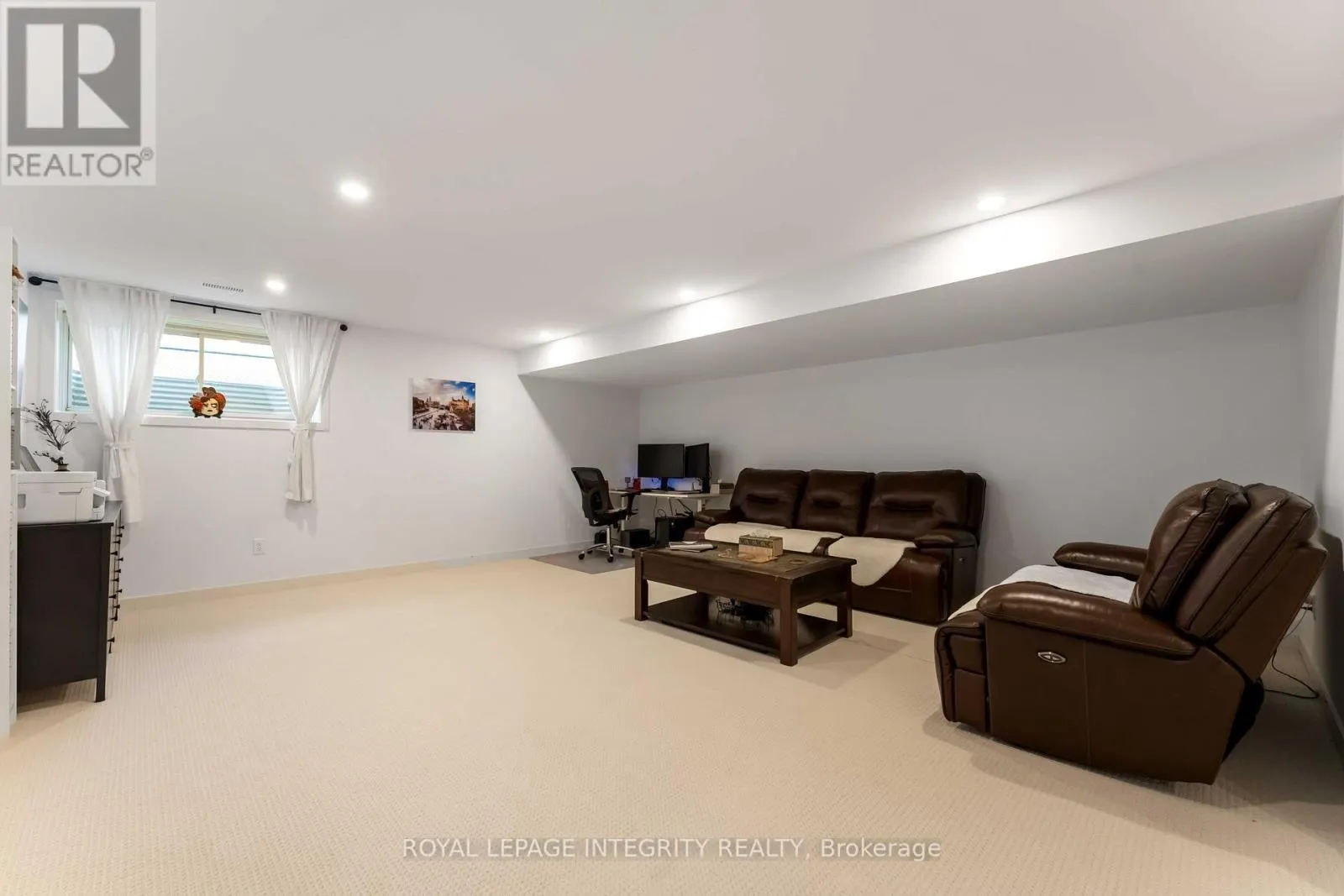 221 FINSBURY AVENUE