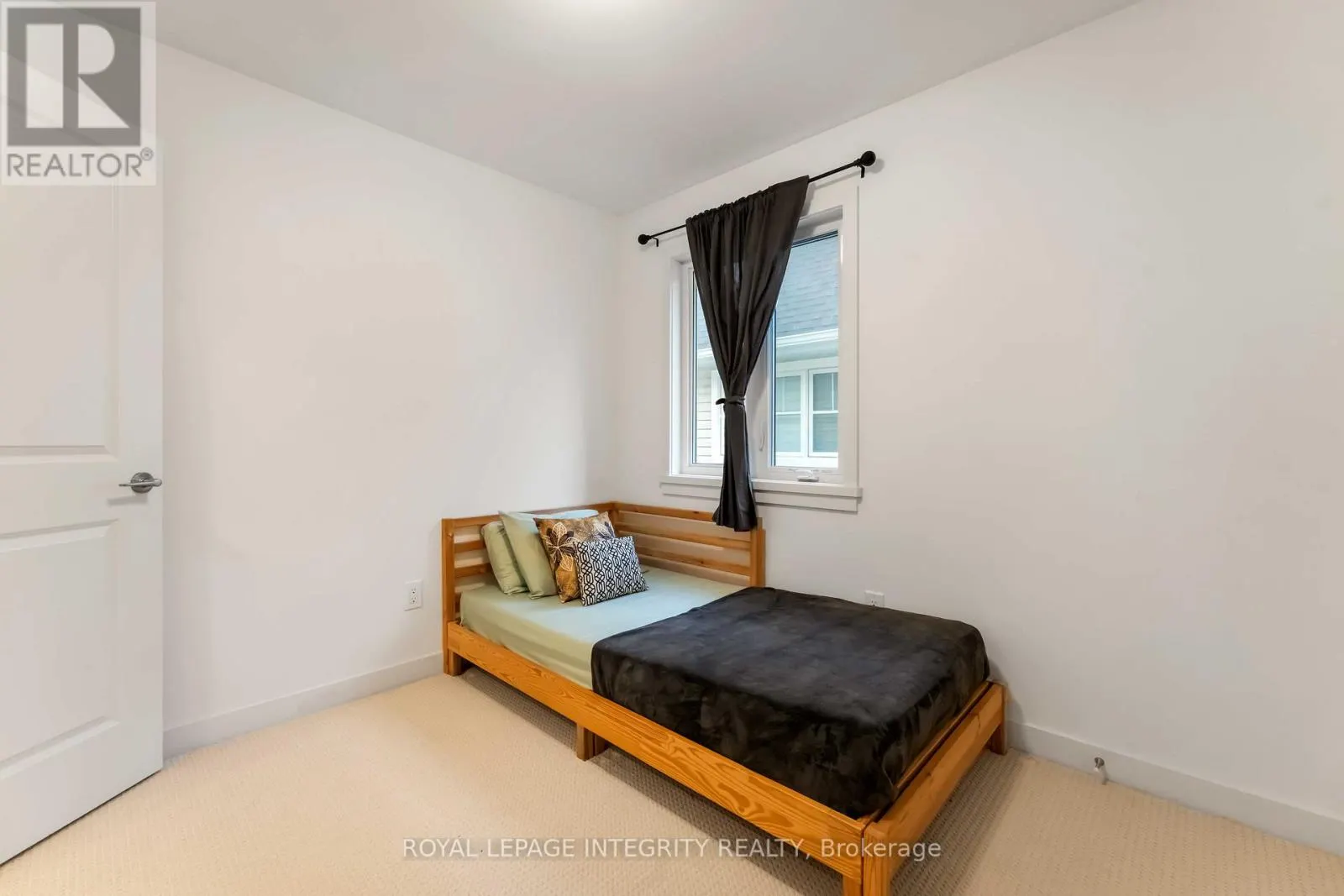 221 FINSBURY AVENUE
