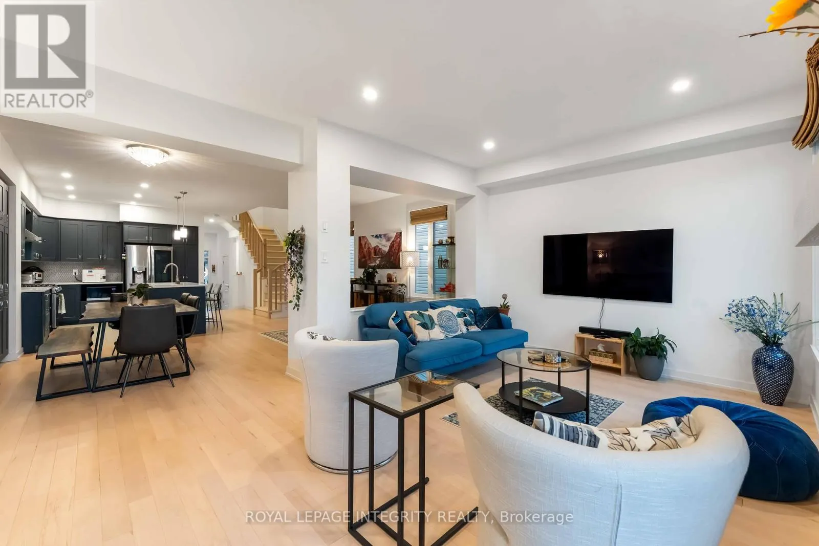 221 FINSBURY AVENUE