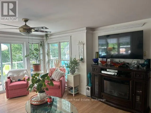 10 KING STREET E
