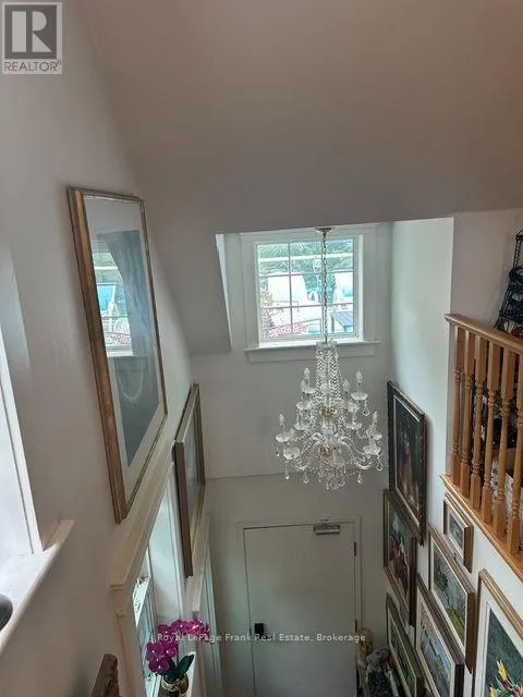 10 KING STREET E