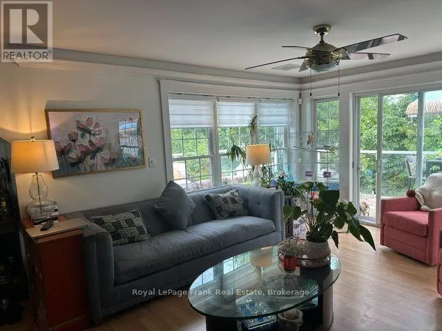 10 KING STREET E