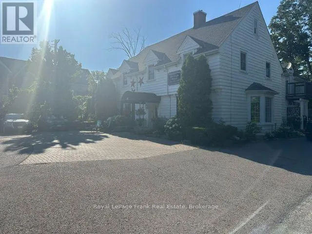 10 KING STREET E