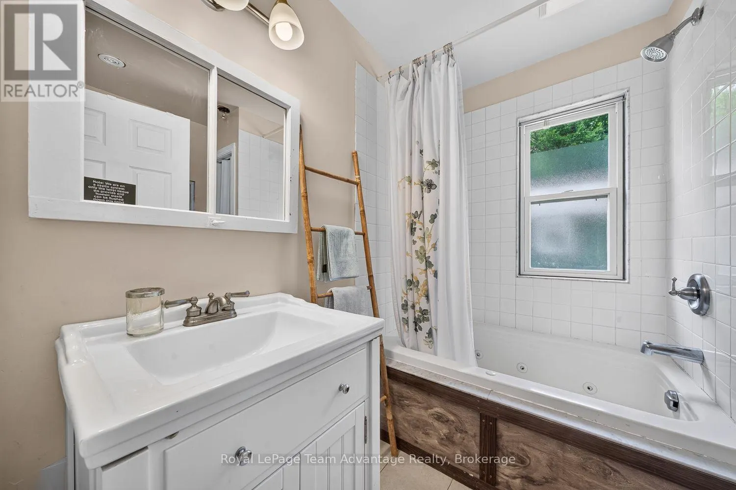 9 - 7 SILVER POINT ROAD #9