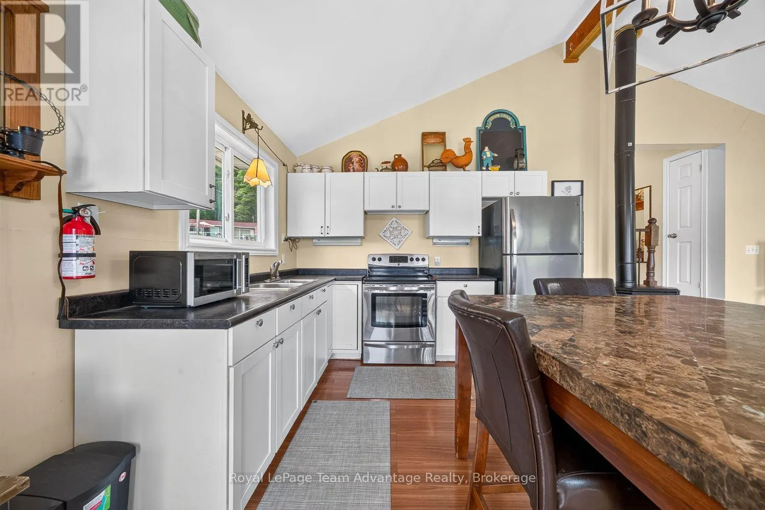 9 - 7 SILVER POINT ROAD #9