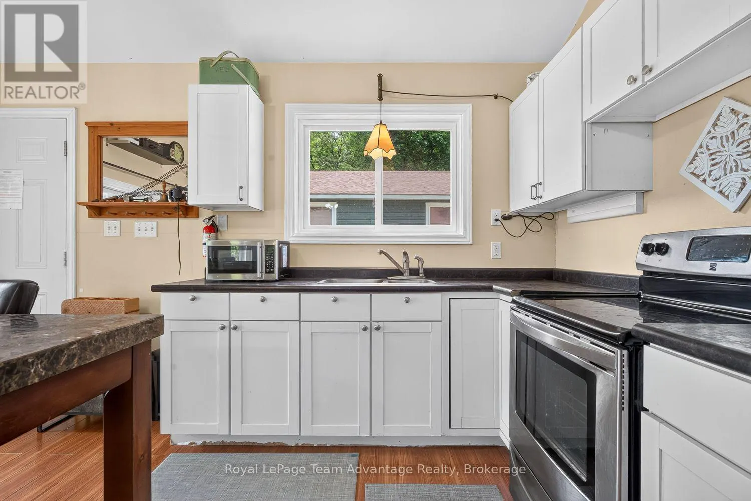 9 - 7 SILVER POINT ROAD #9