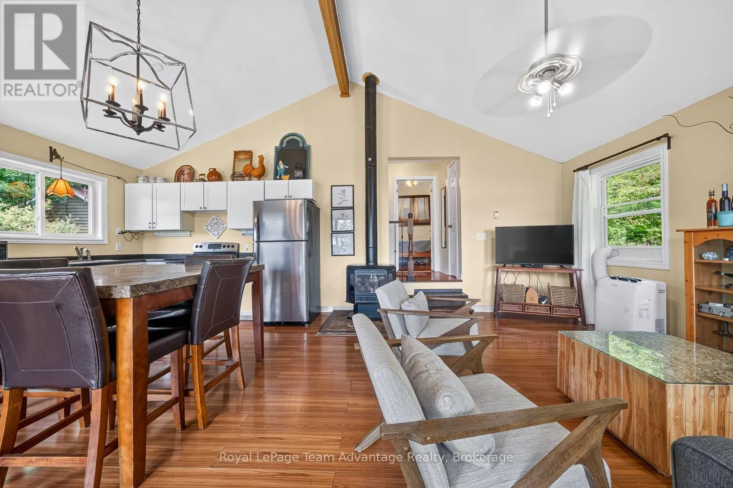 9 - 7 SILVER POINT ROAD #9