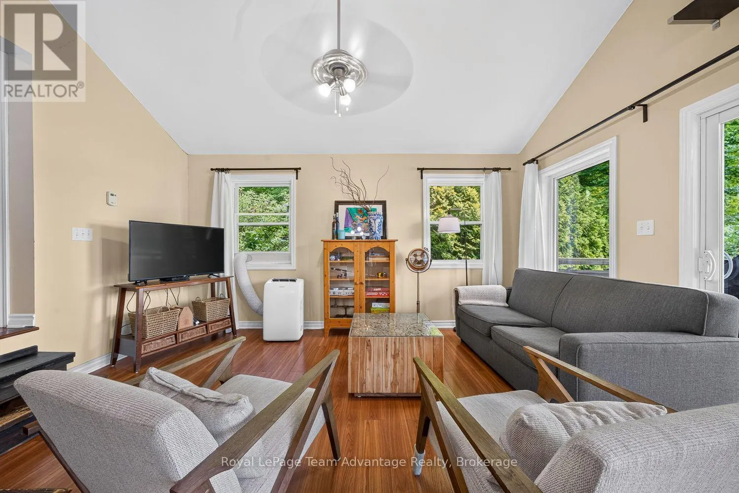 9 - 7 SILVER POINT ROAD #9