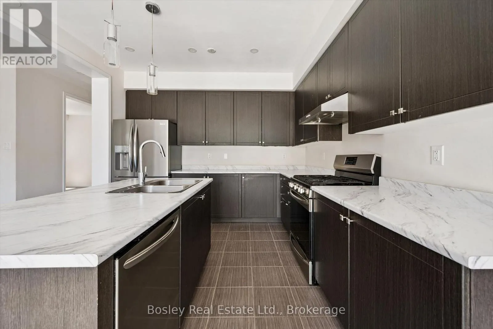 219 DOLMAN STREET W