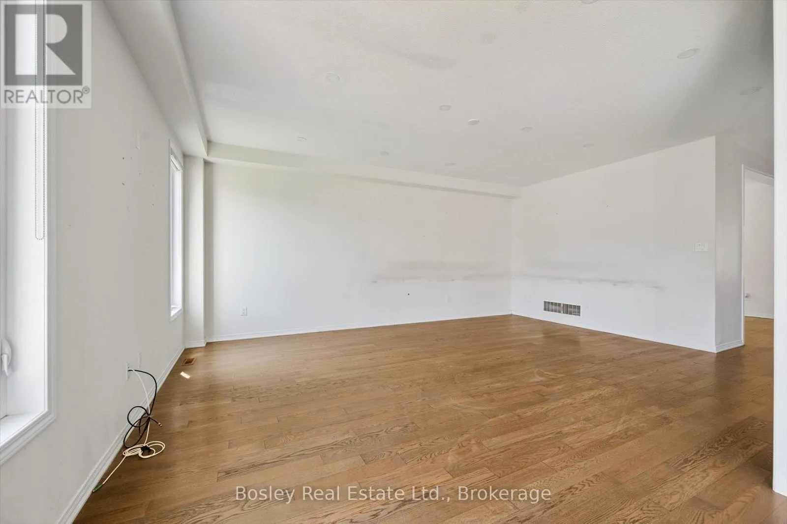 219 DOLMAN STREET W