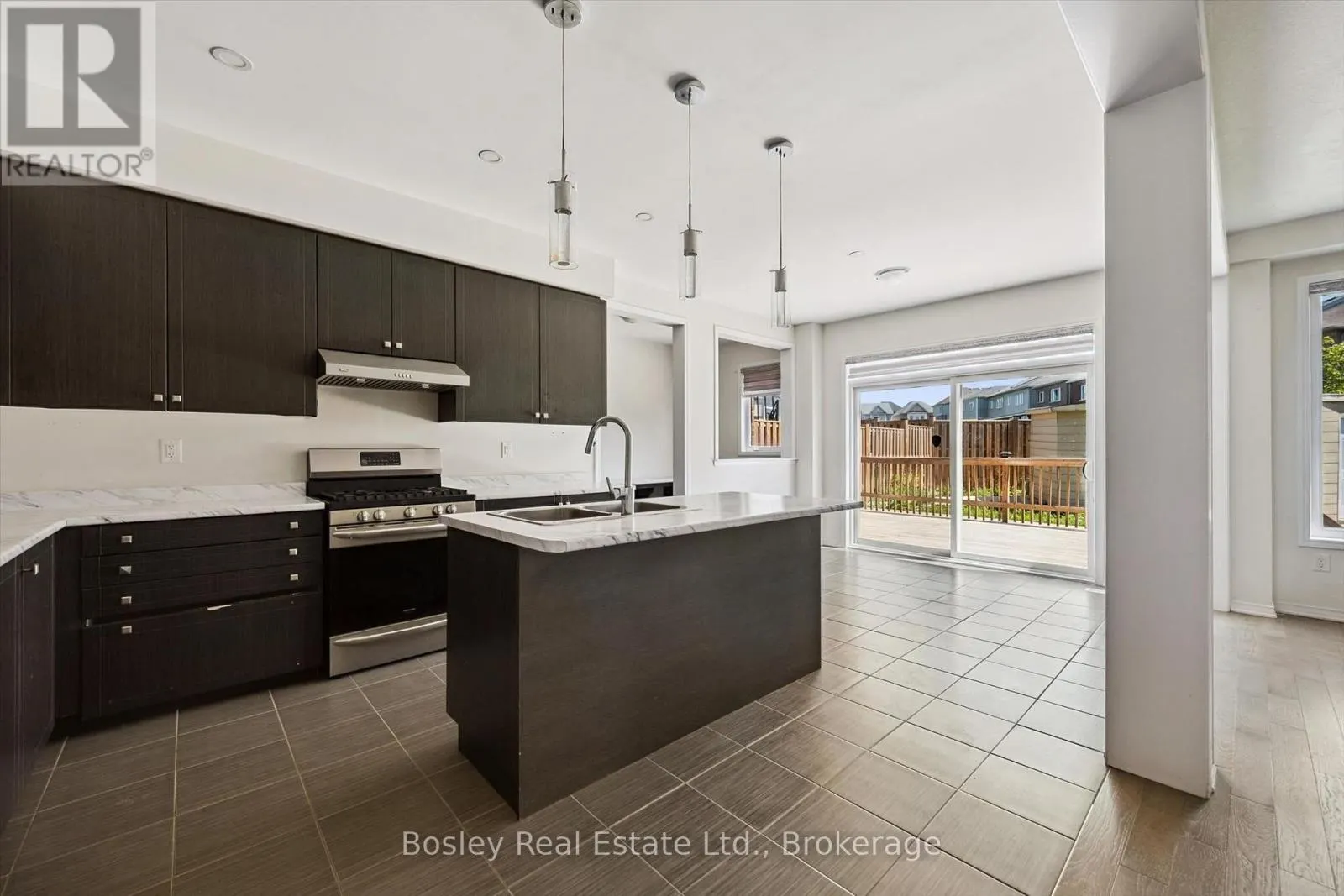 219 DOLMAN STREET W