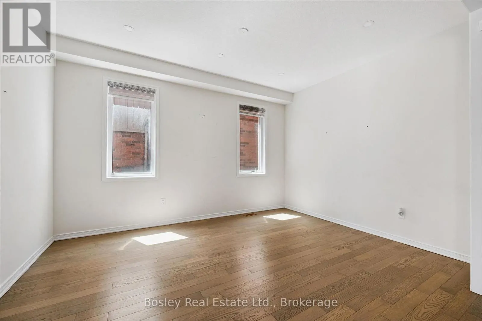 219 DOLMAN STREET W