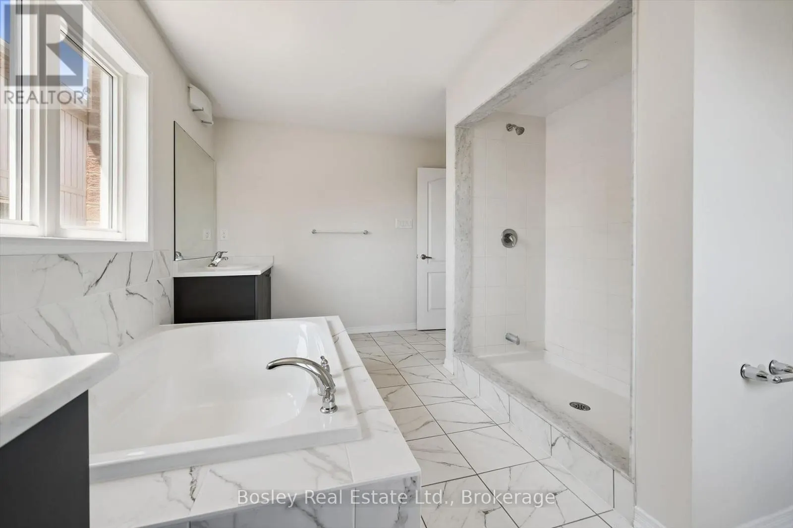 219 DOLMAN STREET W