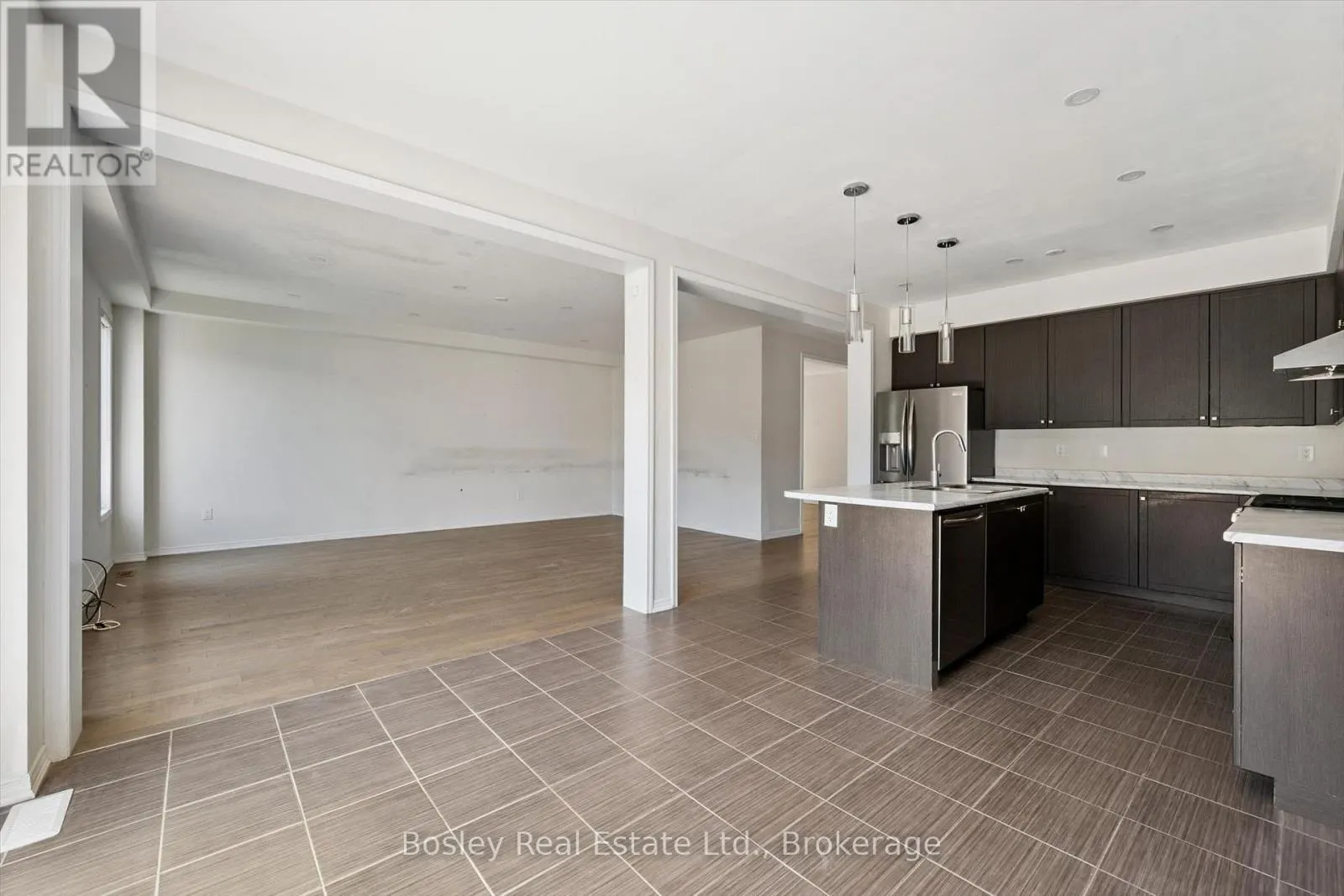 219 DOLMAN STREET W