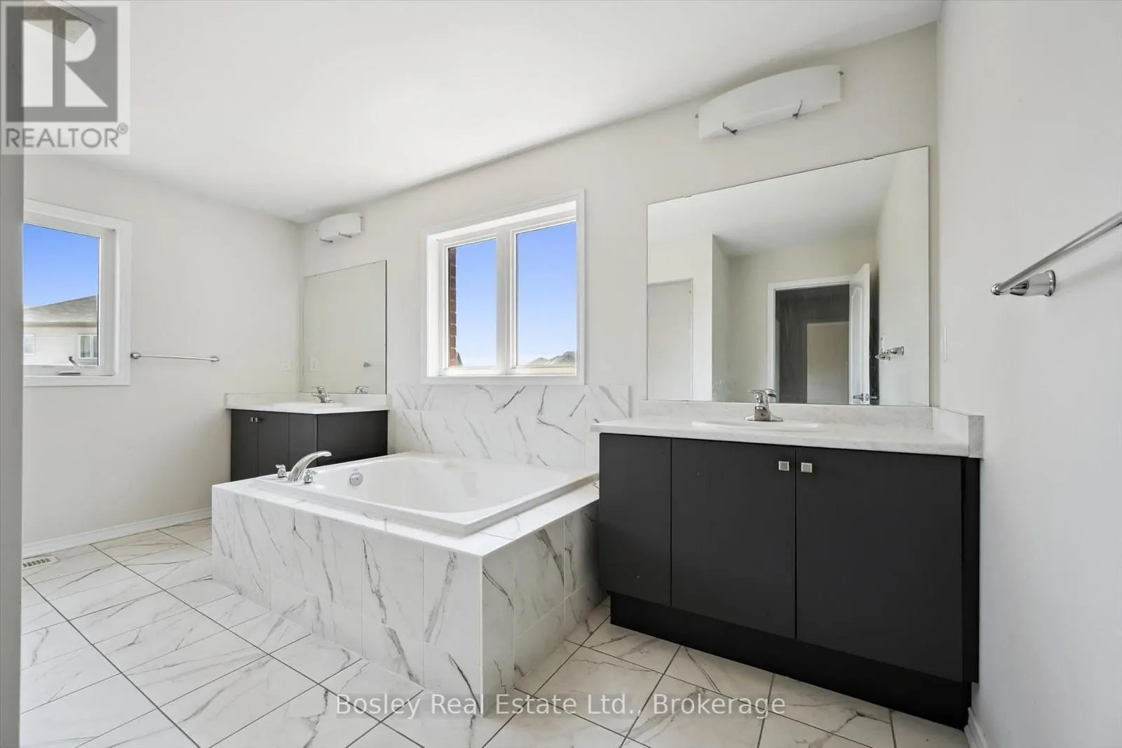 219 DOLMAN STREET W