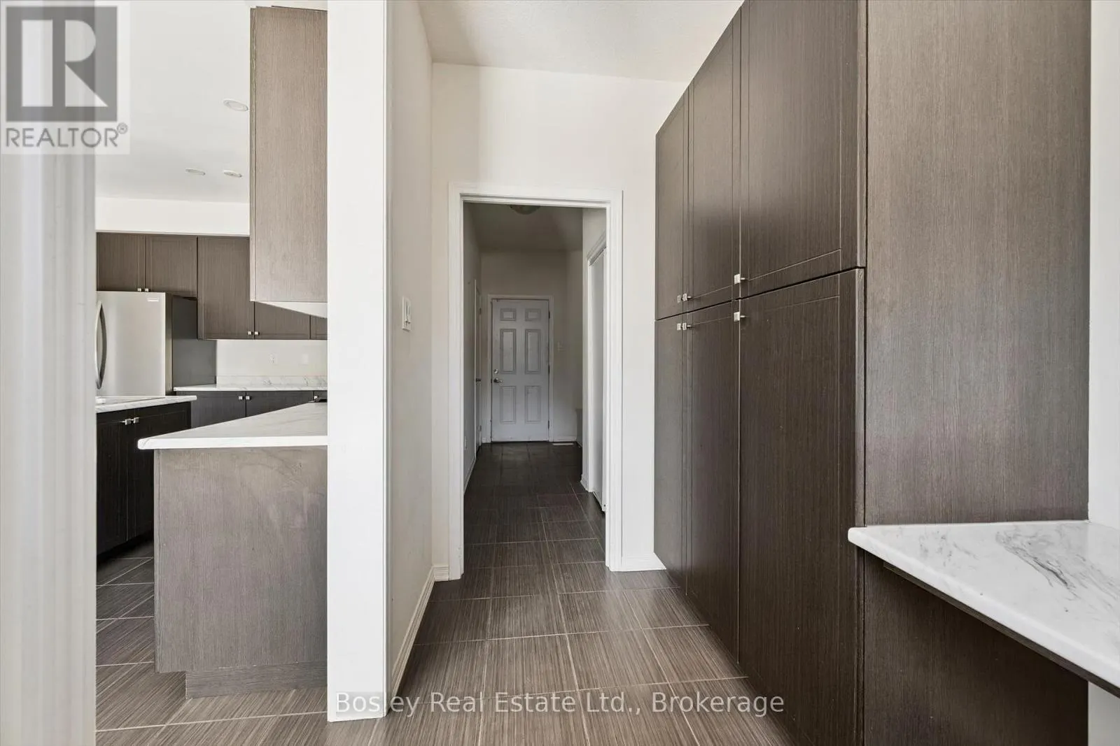 219 DOLMAN STREET W