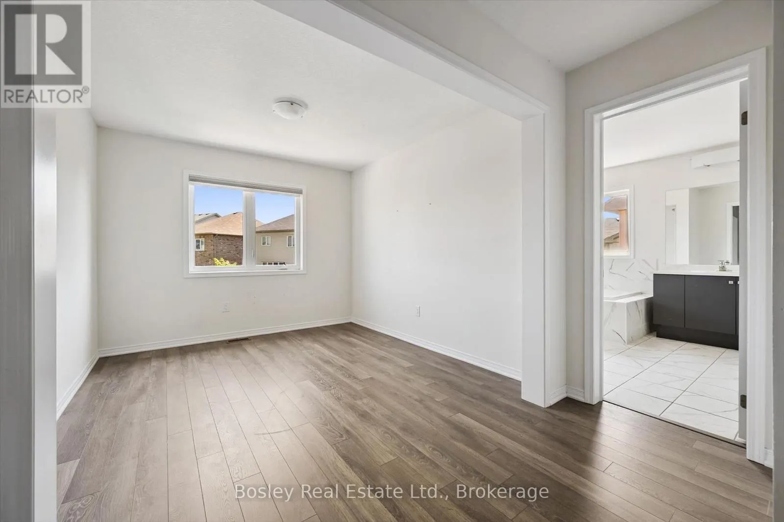 219 DOLMAN STREET W