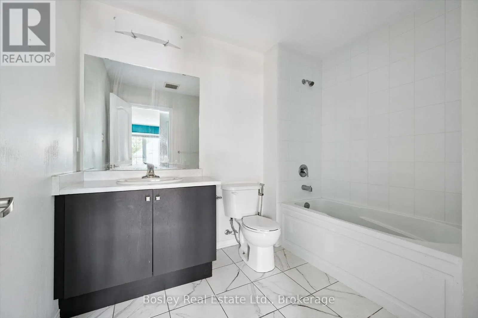 219 DOLMAN STREET W